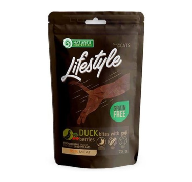 Ласощі для котів, качині шматочки з ягодами годжі, Nature's Protection Lifestyle Duck bites with Godji berries, 75г