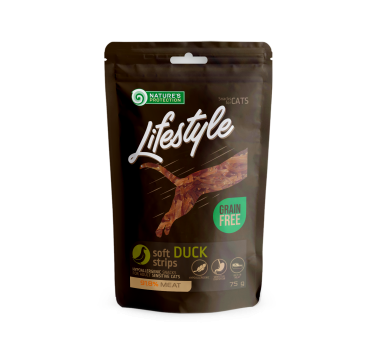 Ласощі для котів, м'які смужки з качки, Nature's Protection Lifestyle Snack For Cats Soft Duck Strips 75г